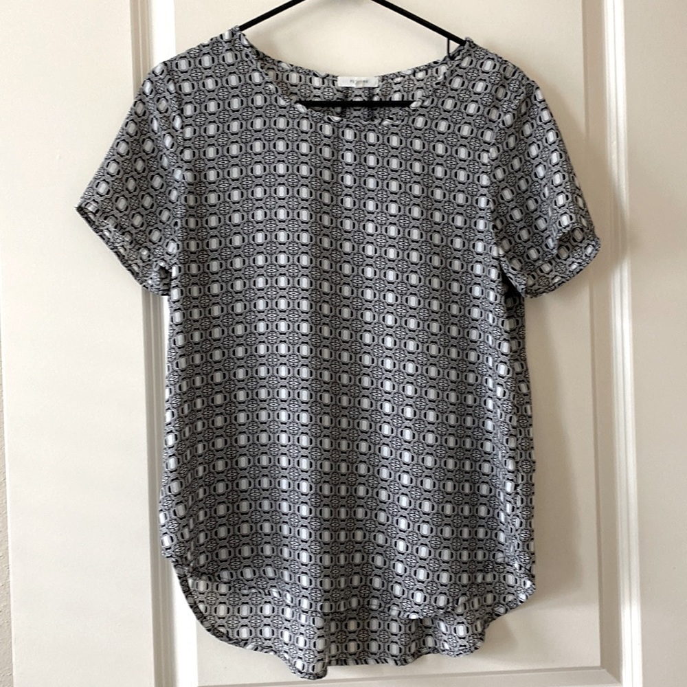 Short sleeve black/white top
